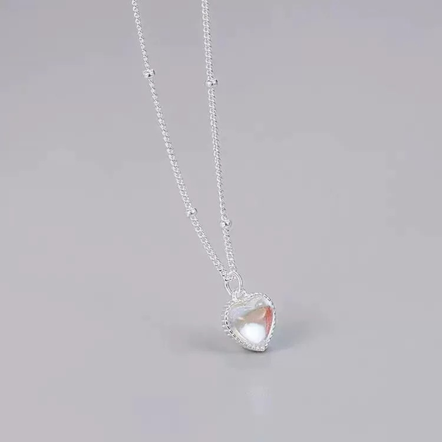 Minimalist luxury pendant necklace featuring a heart-shaped gradient charm with sparkling crystal detail. Chic women’s jewelry accessory designed for elegant everyday fashion and gifting.